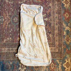 Nested Bean weighted Zen Swaddle Premier S-L 7-18lbs Giraffe print